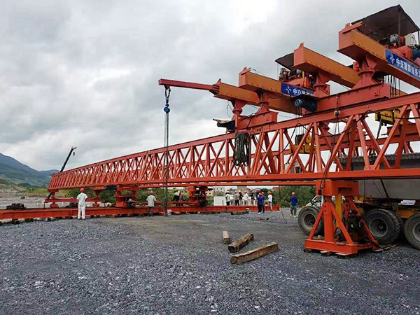 山東架橋機(jī)出租廠家進(jìn)行雙懸臂式橋機(jī)出租